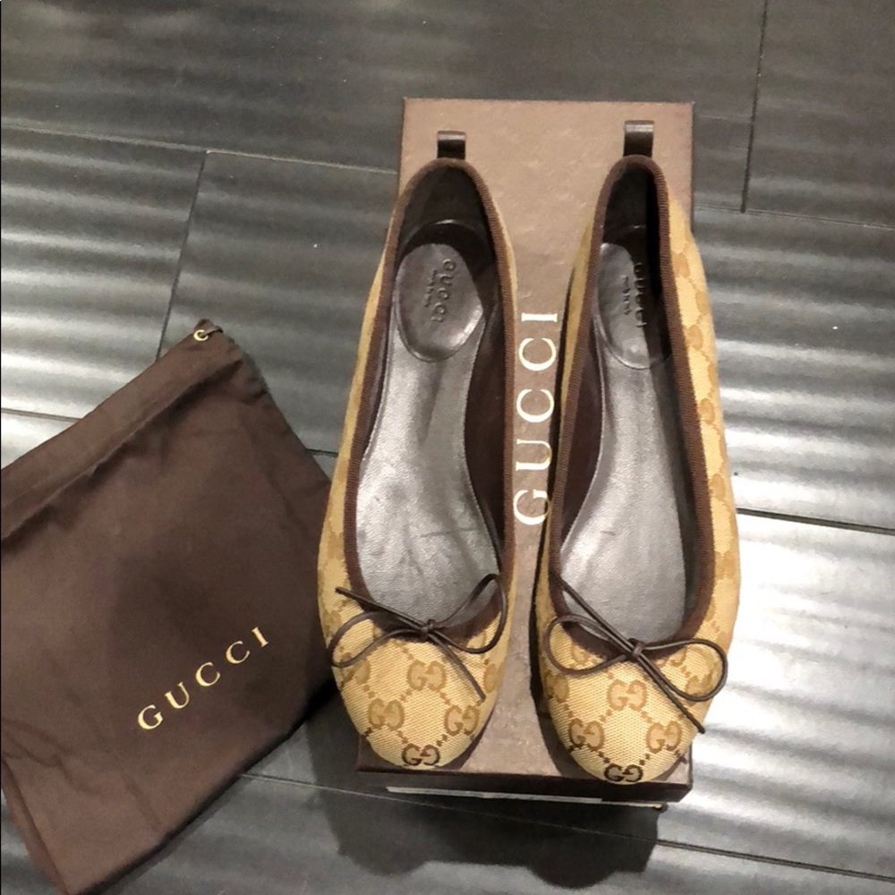 Women’s GUCCI flats
